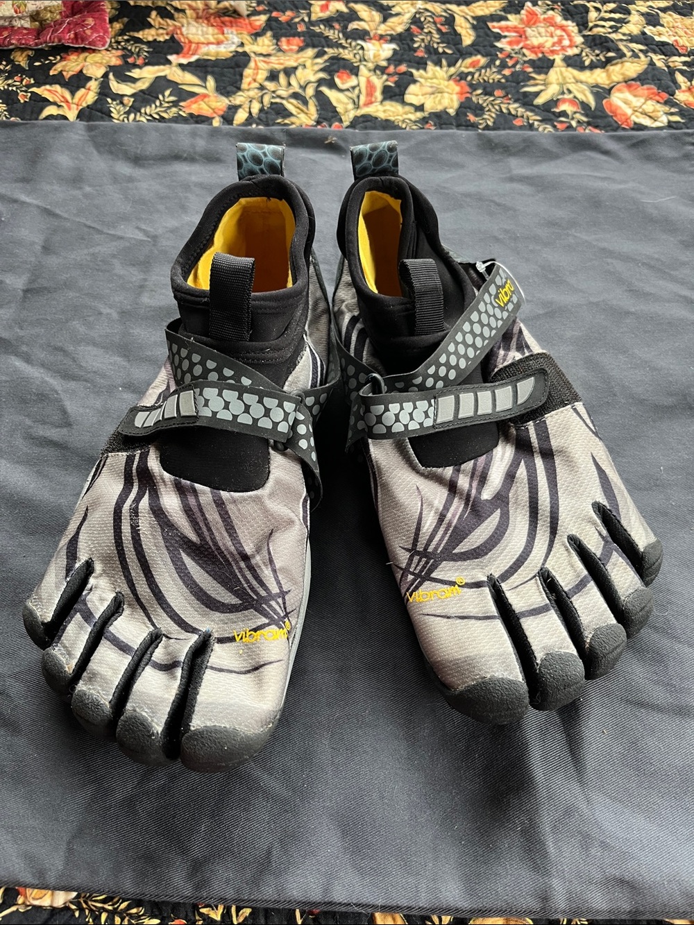 Vibram fleece lined toe shoes